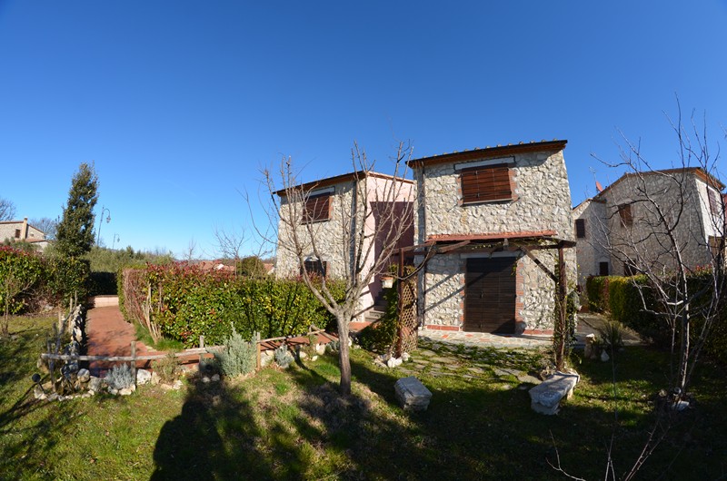 Amiata Immobiliare - Annuncio rif.SEM 6 - AGENZIA IMMOBILIARE AMIATA - Case in vendita sul Monte Amiata - Affitti - Ville casali appartamenti in affitto - appartamenti in vendita sull amiata - REAL ESTATE