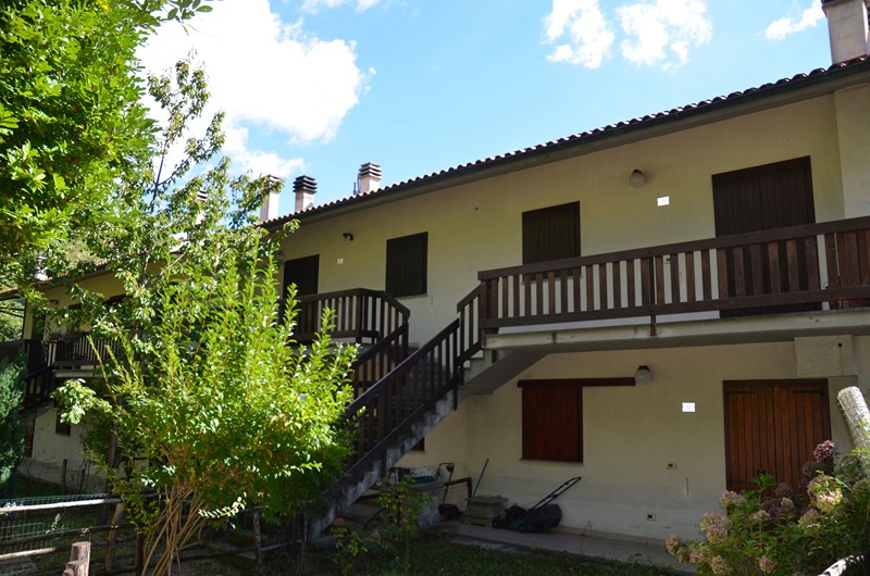 Amiata Immobiliare - Annuncio rif.SA 25 - AGENZIA IMMOBILIARE AMIATA - Case in vendita sul Monte Amiata - Affitti - Ville casali appartamenti in affitto - appartamenti in vendita sull amiata - REAL ESTATE