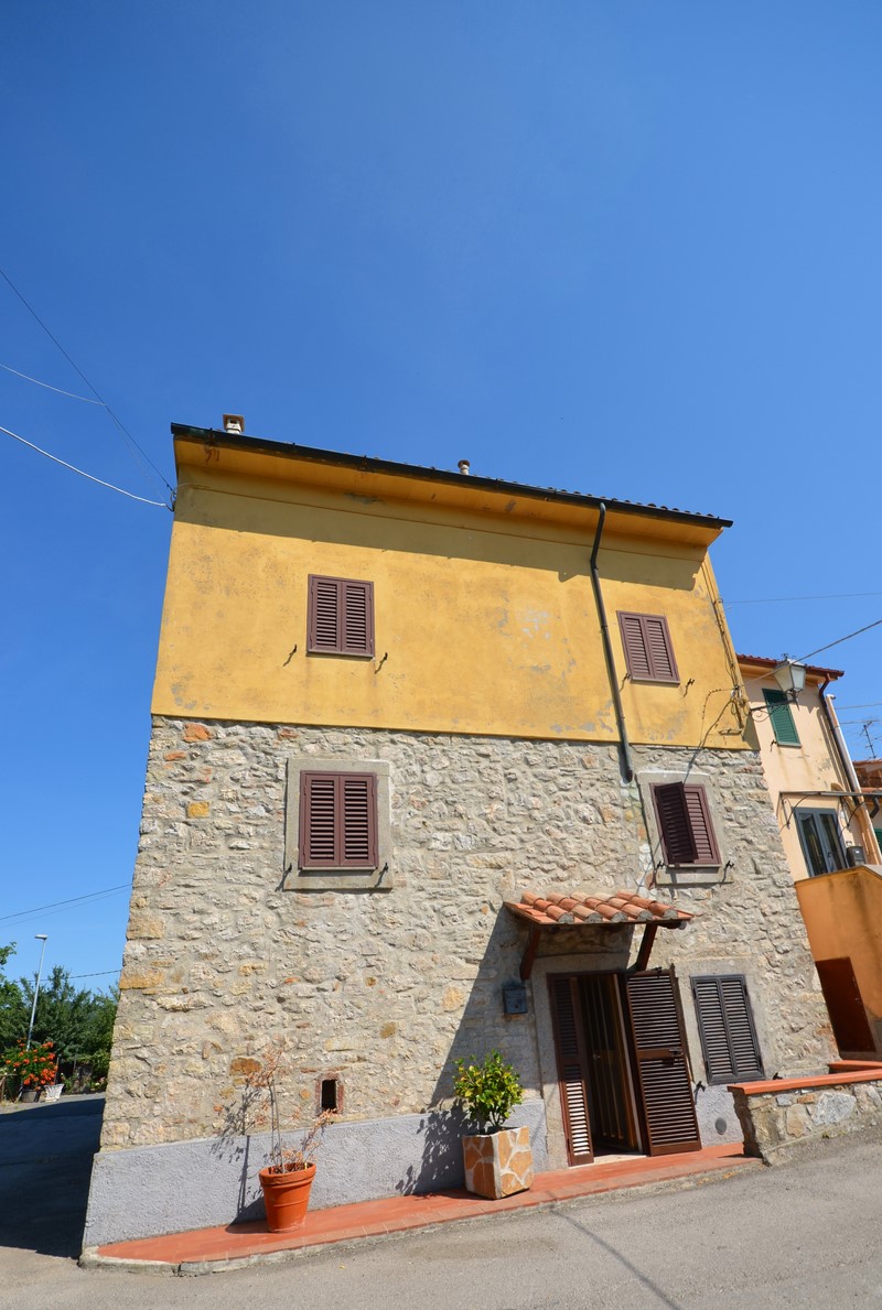 Amiata Immobiliare - Annuncio rif.CA 4 - AGENZIA IMMOBILIARE AMIATA - Case in vendita sul Monte Amiata - Affitti - Ville casali appartamenti in affitto - appartamenti in vendita sull amiata - REAL ESTATE