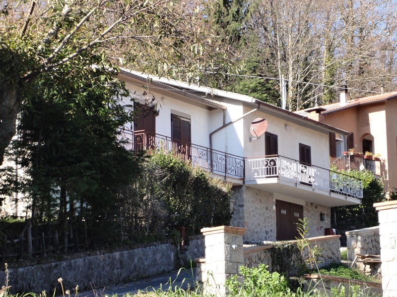 Amiata Immobiliare - Annuncio rif.SA 51 - AGENZIA IMMOBILIARE AMIATA - Case in vendita sul Monte Amiata - Affitti - Ville casali appartamenti in affitto - appartamenti in vendita sull amiata - REAL ESTATE