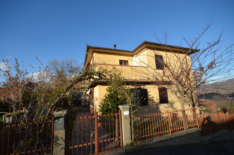 Amiata Immobiliare - Annuncio rif.A 327 - AGENZIA IMMOBILIARE AMIATA - Case in vendita sul Monte Amiata - Affitti - Ville casali appartamenti in affitto - appartamenti in vendita sull amiata - REAL ESTATE