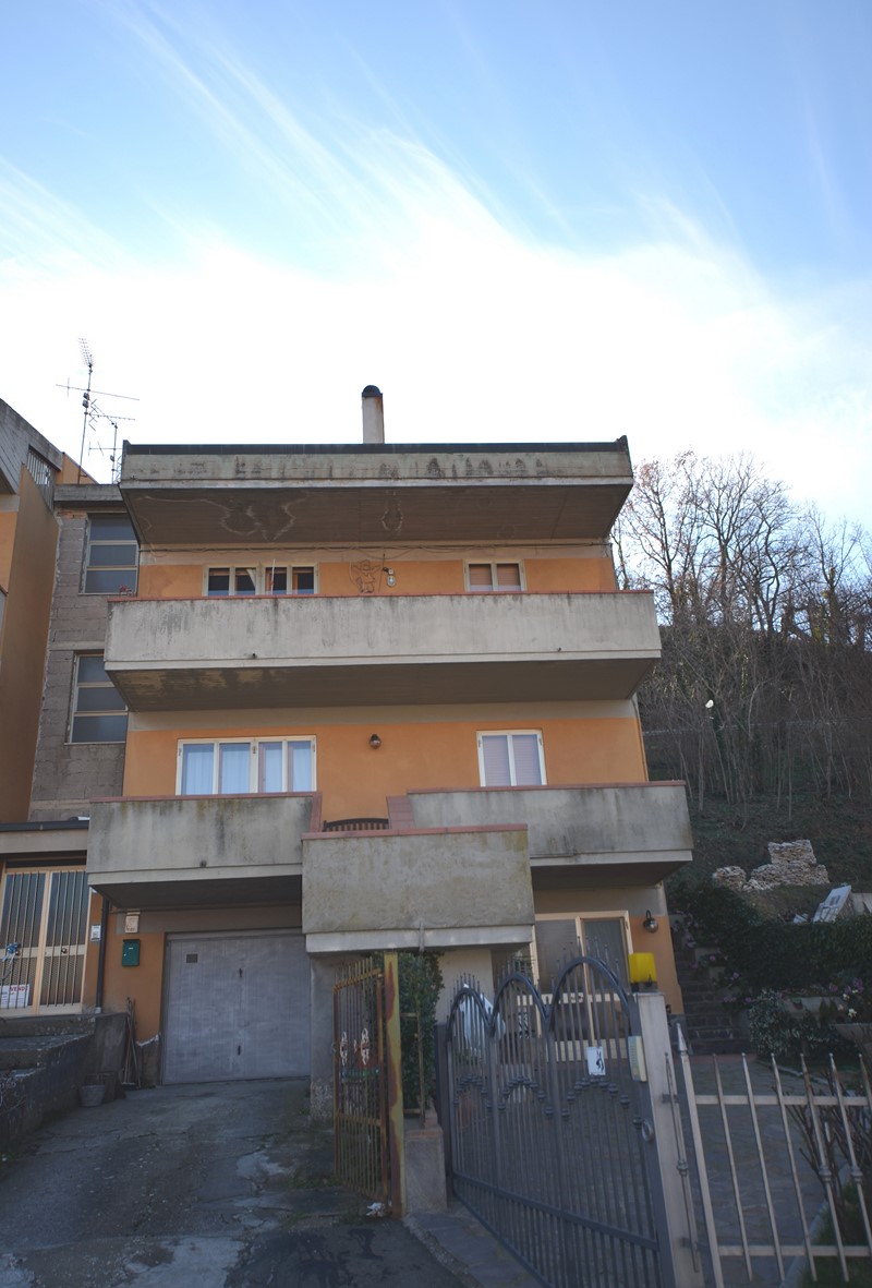 Amiata Immobiliare - Annuncio rif.A 69 - AGENZIA IMMOBILIARE AMIATA - Case in vendita sul Monte Amiata - Affitti - Ville casali appartamenti in affitto - appartamenti in vendita sull amiata - REAL ESTATE