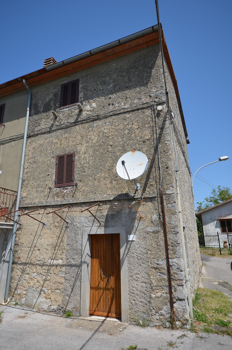 Amiata Immobiliare - Annuncio rif.SEM 14 - AGENZIA IMMOBILIARE AMIATA - Case in vendita sul Monte Amiata - Affitti - Ville casali appartamenti in affitto - appartamenti in vendita sull amiata - REAL ESTATE