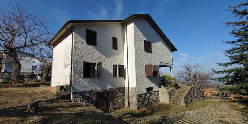 Amiata Immobiliare - Annuncio rif.C 142 - AGENZIA IMMOBILIARE AMIATA - Case in vendita sul Monte Amiata - Affitti - Ville casali appartamenti in affitto - appartamenti in vendita sull amiata - REAL ESTATE