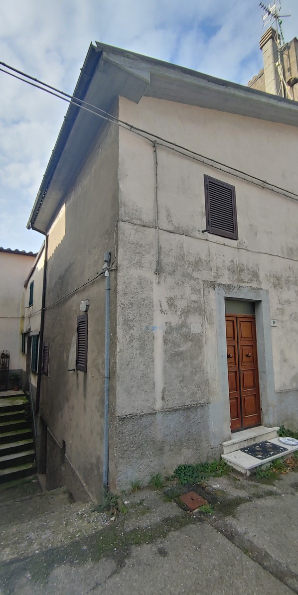 Amiata Immobiliare - Annuncio rif.C 11 - AGENZIA IMMOBILIARE AMIATA - Case in vendita sul Monte Amiata - Affitti - Ville casali appartamenti in affitto - appartamenti in vendita sull amiata - REAL ESTATE