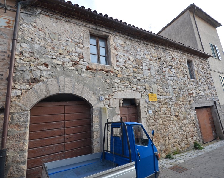 Amiata Immobiliare - Annuncio rif.R 10 - AGENZIA IMMOBILIARE AMIATA - Case in vendita sul Monte Amiata - Affitti - Ville casali appartamenti in affitto - appartamenti in vendita sull amiata - REAL ESTATE