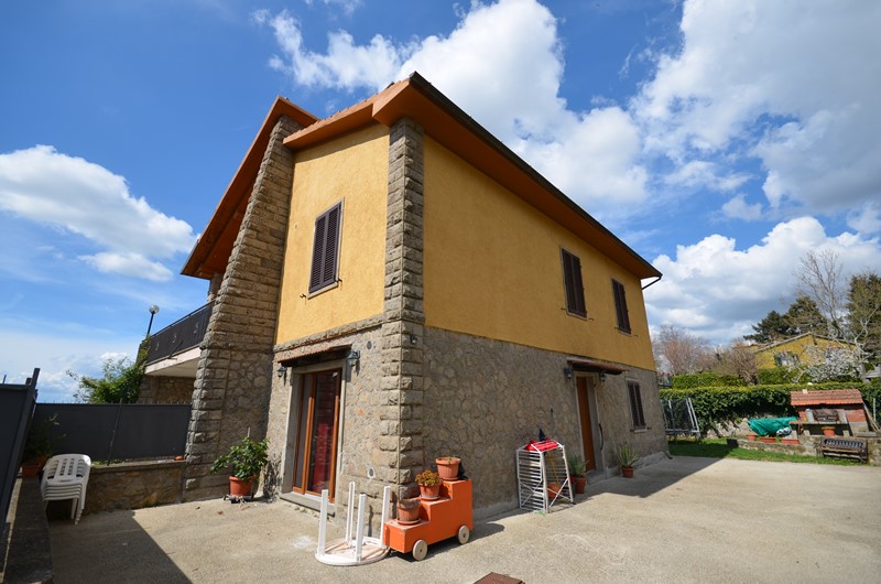 Amiata Immobiliare - Annuncio rif.A 183 - AGENZIA IMMOBILIARE AMIATA - Case in vendita sul Monte Amiata - Affitti - Ville casali appartamenti in affitto - appartamenti in vendita sull amiata - REAL ESTATE