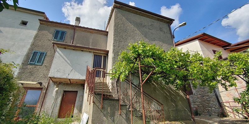 Amiata Immobiliare - Annuncio rif.A 93 - AGENZIA IMMOBILIARE AMIATA - Case in vendita sul Monte Amiata - Affitti - Ville casali appartamenti in affitto - appartamenti in vendita sull amiata - REAL ESTATE