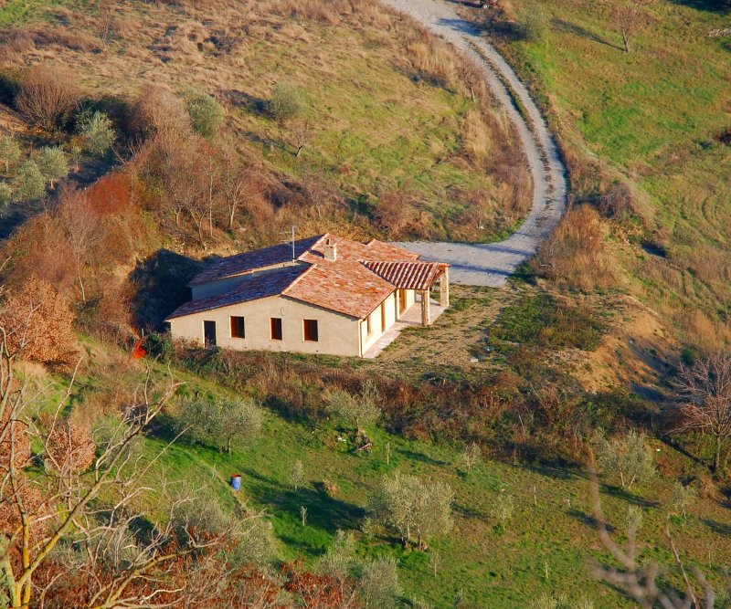 Amiata Immobiliare - Annuncio rif.AZ 19 - AGENZIA IMMOBILIARE AMIATA - Case in vendita sul Monte Amiata - Affitti - Ville casali appartamenti in affitto - appartamenti in vendita sull amiata - REAL ESTATE