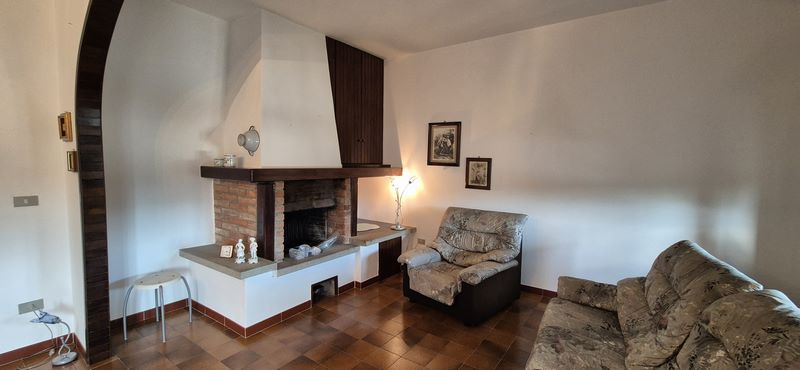 Amiata Immobiliare - Annuncio rif.C 13 - AGENZIA IMMOBILIARE AMIATA - Case in vendita sul Monte Amiata - Affitti - Ville casali appartamenti in affitto - appartamenti in vendita sull amiata - REAL ESTATE