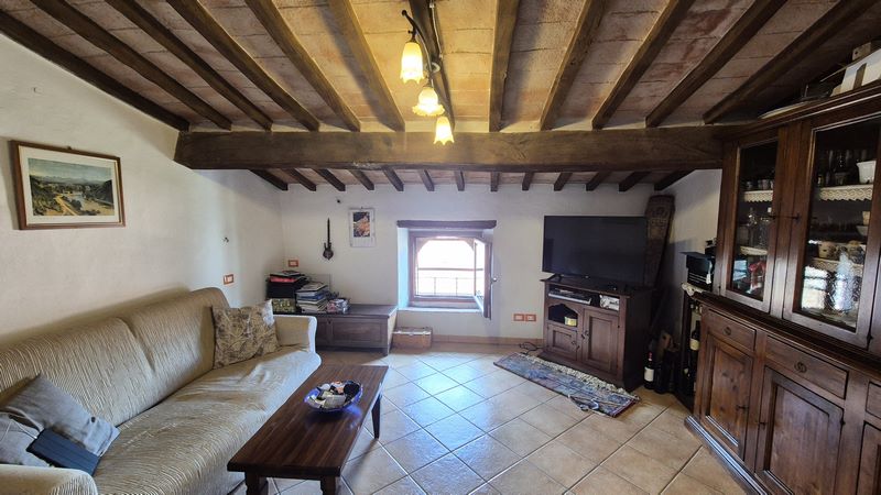 Amiata Immobiliare - Annuncio rif.C 18 - AGENZIA IMMOBILIARE AMIATA - Case in vendita sul Monte Amiata - Affitti - Ville casali appartamenti in affitto - appartamenti in vendita sull amiata - REAL ESTATE