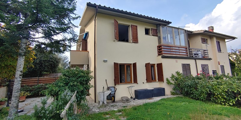 Amiata Immobiliare - Annuncio rif.C 210 - AGENZIA IMMOBILIARE AMIATA - Case in vendita sul Monte Amiata - Affitti - Ville casali appartamenti in affitto - appartamenti in vendita sull amiata - REAL ESTATE