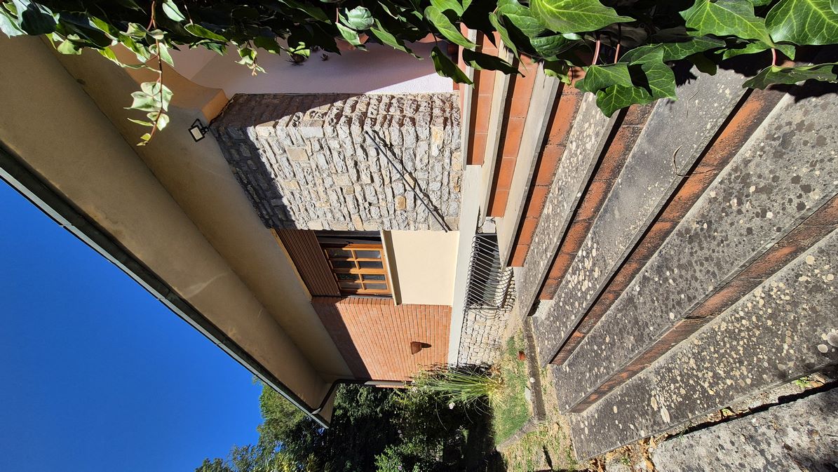 Amiata Immobiliare - Annuncio rif.C 209 - AGENZIA IMMOBILIARE AMIATA - Case in vendita sul Monte Amiata - Affitti - Ville casali appartamenti in affitto - appartamenti in vendita sull amiata - REAL ESTATE