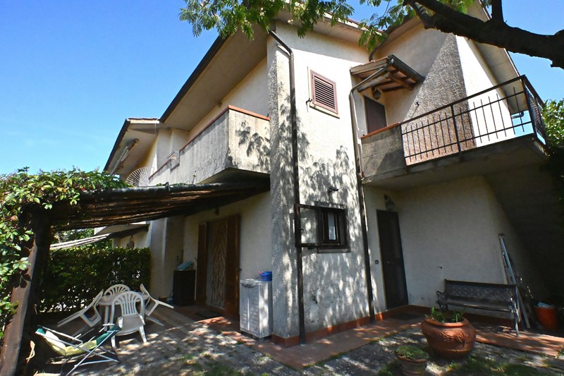 Amiata Immobiliare - Annuncio rif.A 392 - AGENZIA IMMOBILIARE AMIATA - Case in vendita sul Monte Amiata - Affitti - Ville casali appartamenti in affitto - appartamenti in vendita sull amiata - REAL ESTATE