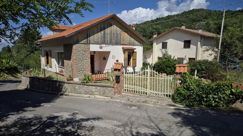 Amiata Immobiliare - Annuncio rif.SE 2 - AGENZIA IMMOBILIARE AMIATA - Case in vendita sul Monte Amiata - Affitti - Ville casali appartamenti in affitto - appartamenti in vendita sull amiata - REAL ESTATE