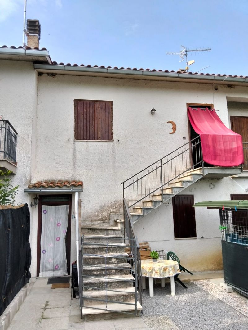 Amiata Immobiliare - Annuncio rif.SE 32 - AGENZIA IMMOBILIARE AMIATA - Case in vendita sul Monte Amiata - Affitti - Ville casali appartamenti in affitto - appartamenti in vendita sull amiata - REAL ESTATE