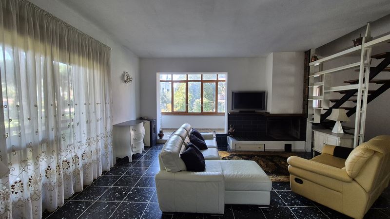 Amiata Immobiliare - Annuncio rif.C 8 - AGENZIA IMMOBILIARE AMIATA - Case in vendita sul Monte Amiata - Affitti - Ville casali appartamenti in affitto - appartamenti in vendita sull amiata - REAL ESTATE