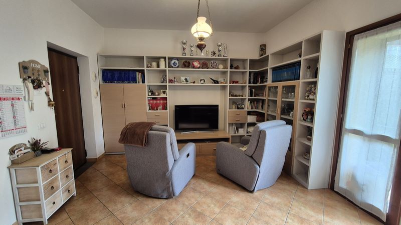 Amiata Immobiliare - Annuncio rif.C 17 - AGENZIA IMMOBILIARE AMIATA - Case in vendita sul Monte Amiata - Affitti - Ville casali appartamenti in affitto - appartamenti in vendita sull amiata - REAL ESTATE