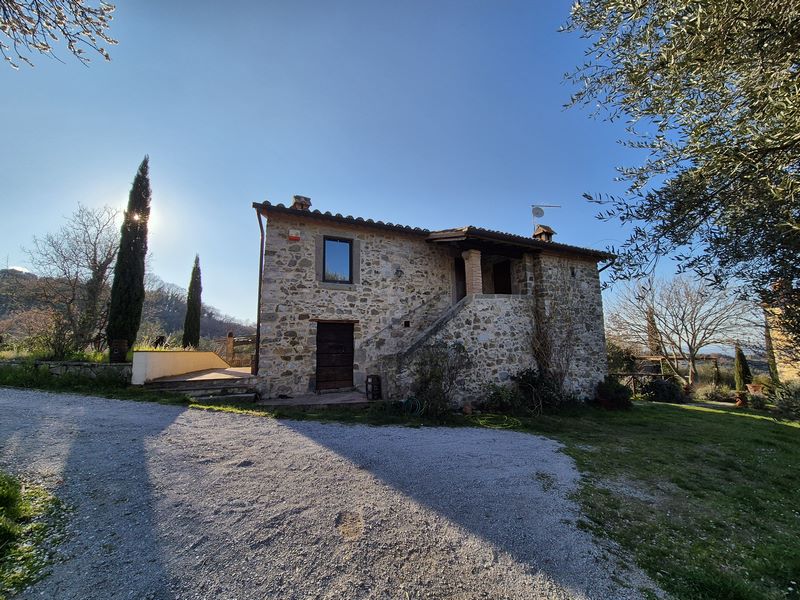 Amiata Immobiliare - Annuncio rif.AZ 4 - AGENZIA IMMOBILIARE AMIATA - Case in vendita sul Monte Amiata - Affitti - Ville casali appartamenti in affitto - appartamenti in vendita sull amiata - REAL ESTATE