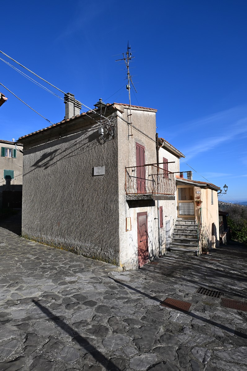 Amiata Immobiliare - Annuncio rif.A 178 - AGENZIA IMMOBILIARE AMIATA - Case in vendita sul Monte Amiata - Affitti - Ville casali appartamenti in affitto - appartamenti in vendita sull amiata - REAL ESTATE