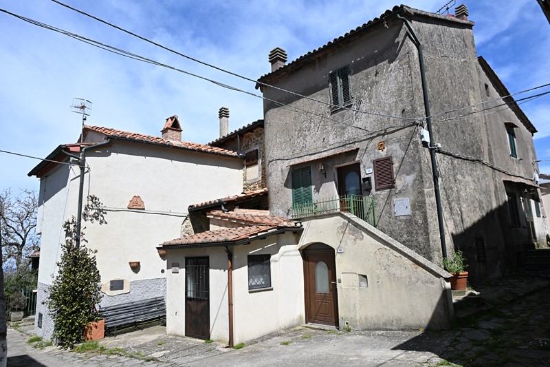 Amiata Immobiliare - Annuncio rif.A 325 - AGENZIA IMMOBILIARE AMIATA - Case in vendita sul Monte Amiata - Affitti - Ville casali appartamenti in affitto - appartamenti in vendita sull amiata - REAL ESTATE