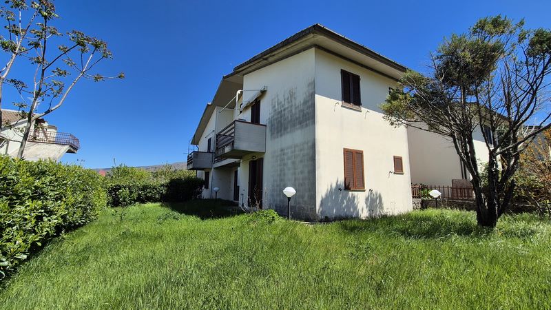 Amiata Immobiliare - Annuncio rif.C 38 - AGENZIA IMMOBILIARE AMIATA - Case in vendita sul Monte Amiata - Affitti - Ville casali appartamenti in affitto - appartamenti in vendita sull amiata - REAL ESTATE