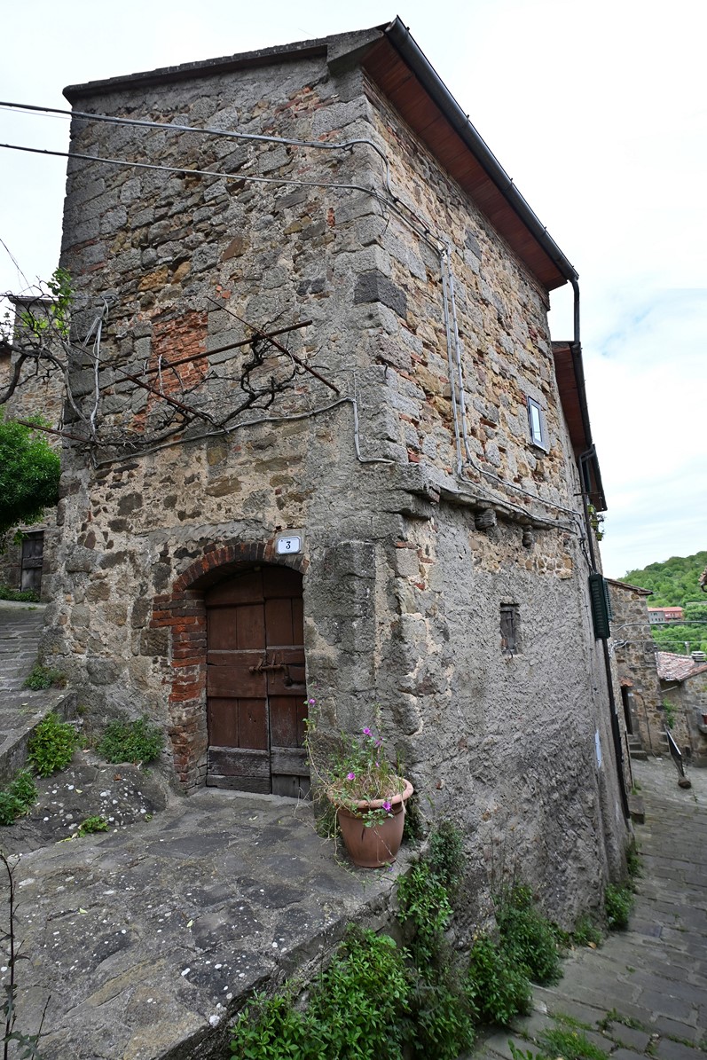 Amiata Immobiliare - Annuncio rif.A 371 - AGENZIA IMMOBILIARE AMIATA - Case in vendita sul Monte Amiata - Affitti - Ville casali appartamenti in affitto - appartamenti in vendita sull amiata - REAL ESTATE