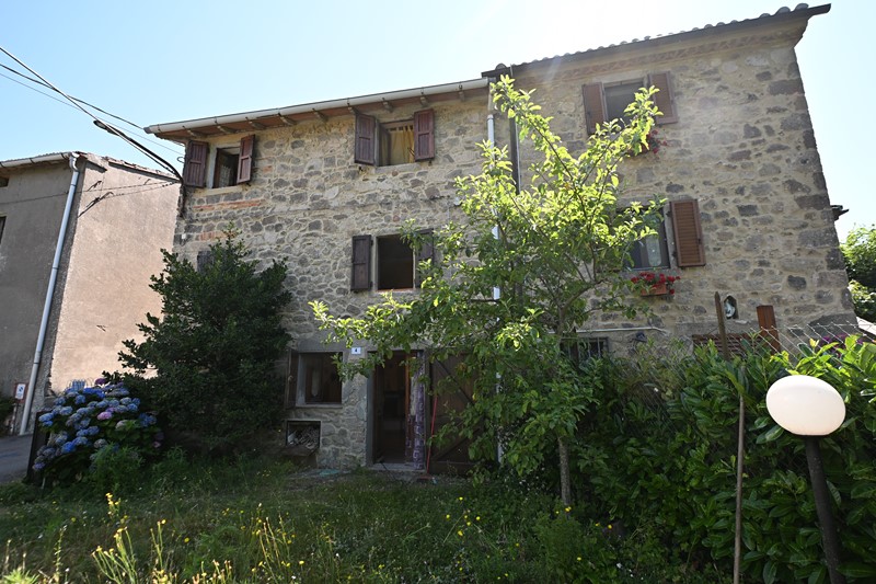 Amiata Immobiliare - Annuncio rif.SA 26 - AGENZIA IMMOBILIARE AMIATA - Case in vendita sul Monte Amiata - Affitti - Ville casali appartamenti in affitto - appartamenti in vendita sull amiata - REAL ESTATE