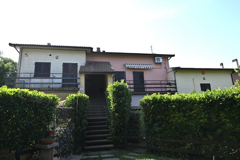 Amiata Immobiliare - Annuncio rif.A 179 - AGENZIA IMMOBILIARE AMIATA - Case in vendita sul Monte Amiata - Affitti - Ville casali appartamenti in affitto - appartamenti in vendita sull amiata - REAL ESTATE