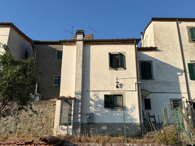 Amiata Immobiliare - Annuncio rif.C 5 - AGENZIA IMMOBILIARE AMIATA - Case in vendita sul Monte Amiata - Affitti - Ville casali appartamenti in affitto - appartamenti in vendita sull amiata - REAL ESTATE