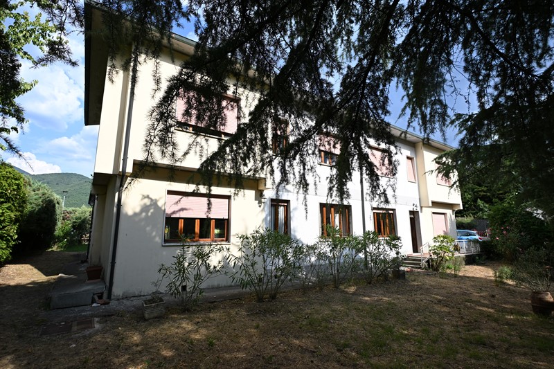 Amiata Immobiliare - Annuncio rif.A 290 - AGENZIA IMMOBILIARE AMIATA - Case in vendita sul Monte Amiata - Affitti - Ville casali appartamenti in affitto - appartamenti in vendita sull amiata - REAL ESTATE