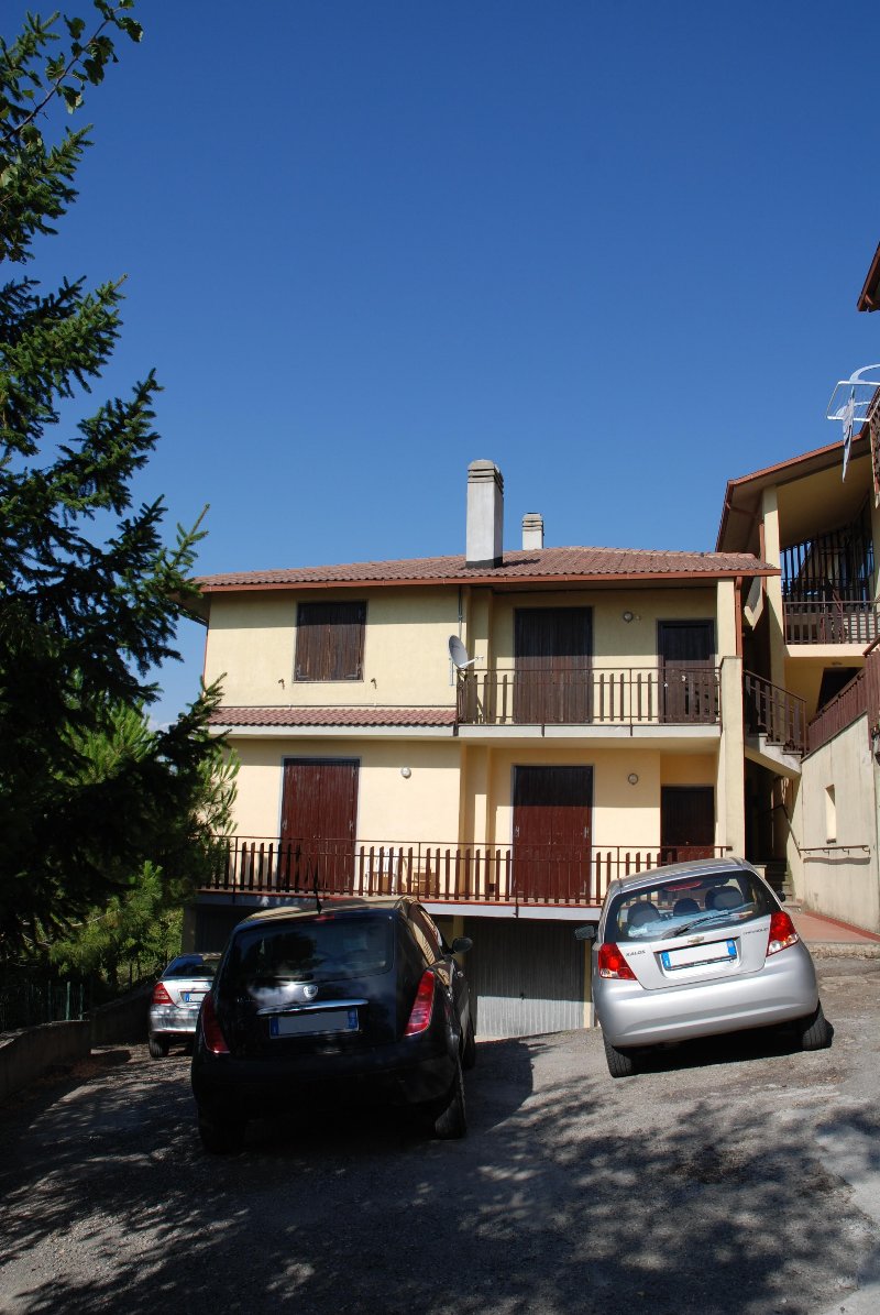 Amiata Immobiliare - Annuncio rif.SE 11 - AGENZIA IMMOBILIARE AMIATA - Case in vendita sul Monte Amiata - Affitti - Ville casali appartamenti in affitto - appartamenti in vendita sull amiata - REAL ESTATE