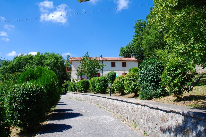 Amiata Immobiliare - Annuncio rif.Az 3 - AGENZIA IMMOBILIARE AMIATA - Case in vendita sul Monte Amiata - Affitti - Ville casali appartamenti in affitto - appartamenti in vendita sull amiata - REAL ESTATE