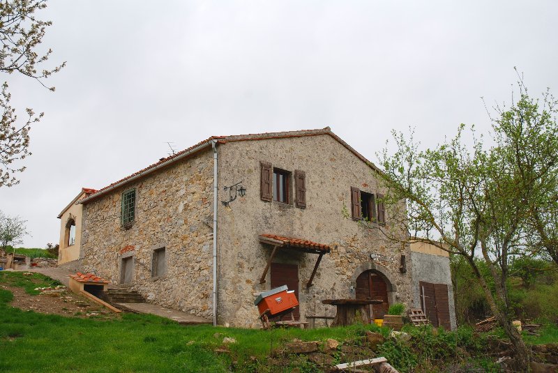 Amiata Immobiliare - Annuncio rif.AZ 51 - AGENZIA IMMOBILIARE AMIATA - Case in vendita sul Monte Amiata - Affitti - Ville casali appartamenti in affitto - appartamenti in vendita sull amiata - REAL ESTATE