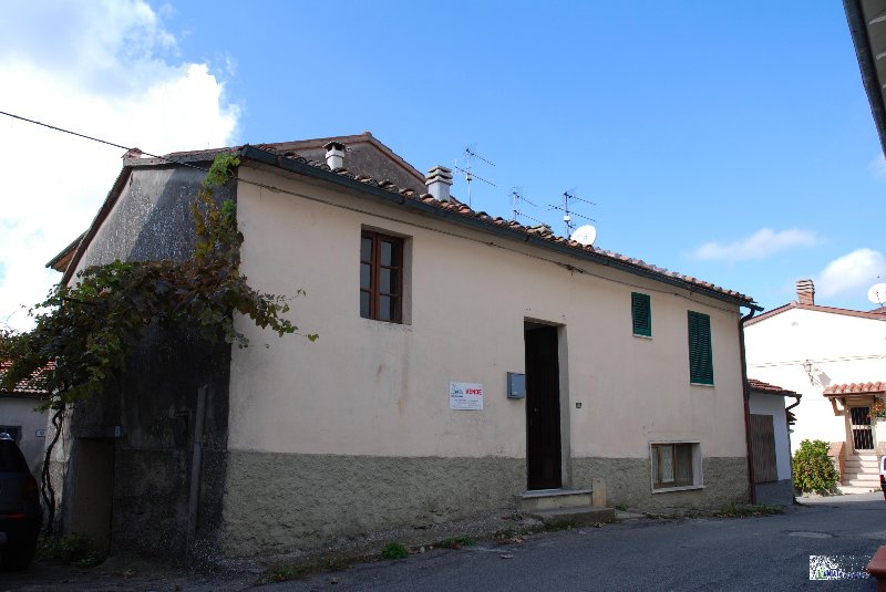 Amiata Immobiliare - Annuncio rif.A 5 - AGENZIA IMMOBILIARE AMIATA - Case in vendita sul Monte Amiata - Affitti - Ville casali appartamenti in affitto - appartamenti in vendita sull amiata - REAL ESTATE