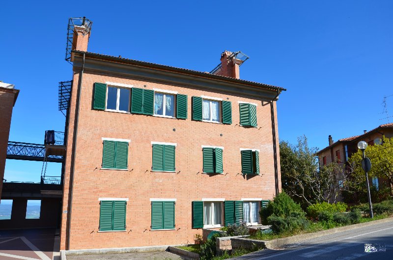 Amiata Immobiliare - Annuncio rif.MO 6 - AGENZIA IMMOBILIARE AMIATA - Case in vendita sul Monte Amiata - Affitti - Ville casali appartamenti in affitto - appartamenti in vendita sull amiata - REAL ESTATE