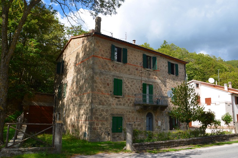 Amiata Immobiliare - Annuncio rif.SA 27 - AGENZIA IMMOBILIARE AMIATA - Case in vendita sul Monte Amiata - Affitti - Ville casali appartamenti in affitto - appartamenti in vendita sull amiata - REAL ESTATE