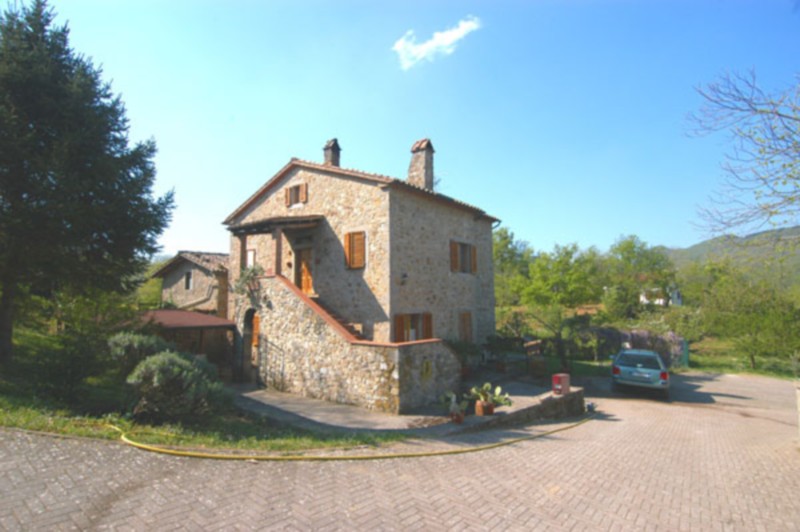 Amiata Immobiliare - Annuncio rif.Az 15 - AGENZIA IMMOBILIARE AMIATA - Case in vendita sul Monte Amiata - Affitti - Ville casali appartamenti in affitto - appartamenti in vendita sull amiata - REAL ESTATE