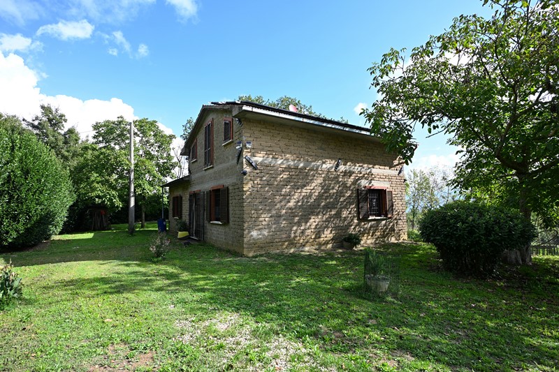 Amiata Immobiliare - Annuncio rif.AZ 230 - AGENZIA IMMOBILIARE AMIATA - Case in vendita sul Monte Amiata - Affitti - Ville casali appartamenti in affitto - appartamenti in vendita sull amiata - REAL ESTATE