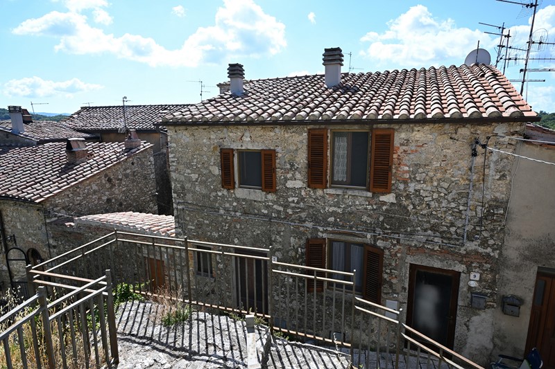 Amiata Immobiliare - Annuncio rif.SEM 15 - AGENZIA IMMOBILIARE AMIATA - Case in vendita sul Monte Amiata - Affitti - Ville casali appartamenti in affitto - appartamenti in vendita sull amiata - REAL ESTATE
