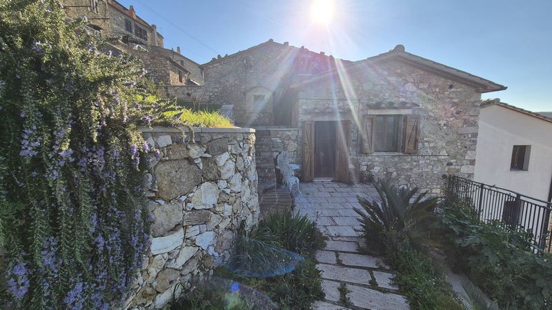 Amiata Immobiliare - Annuncio rif.SEM 11 - AGENZIA IMMOBILIARE AMIATA - Case in vendita sul Monte Amiata - Affitti - Ville casali appartamenti in affitto - appartamenti in vendita sull amiata - REAL ESTATE