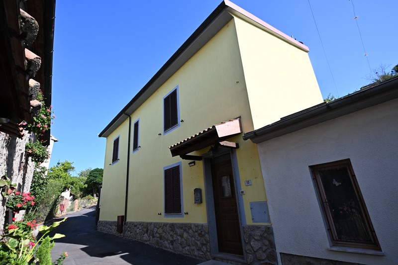 Amiata Immobiliare - Annuncio rif.SA 21 - AGENZIA IMMOBILIARE AMIATA - Case in vendita sul Monte Amiata - Affitti - Ville casali appartamenti in affitto - appartamenti in vendita sull amiata - REAL ESTATE