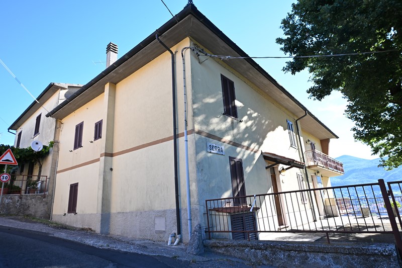 Amiata Immobiliare - Annuncio rif.A 261 - AGENZIA IMMOBILIARE AMIATA - Case in vendita sul Monte Amiata - Affitti - Ville casali appartamenti in affitto - appartamenti in vendita sull amiata - REAL ESTATE